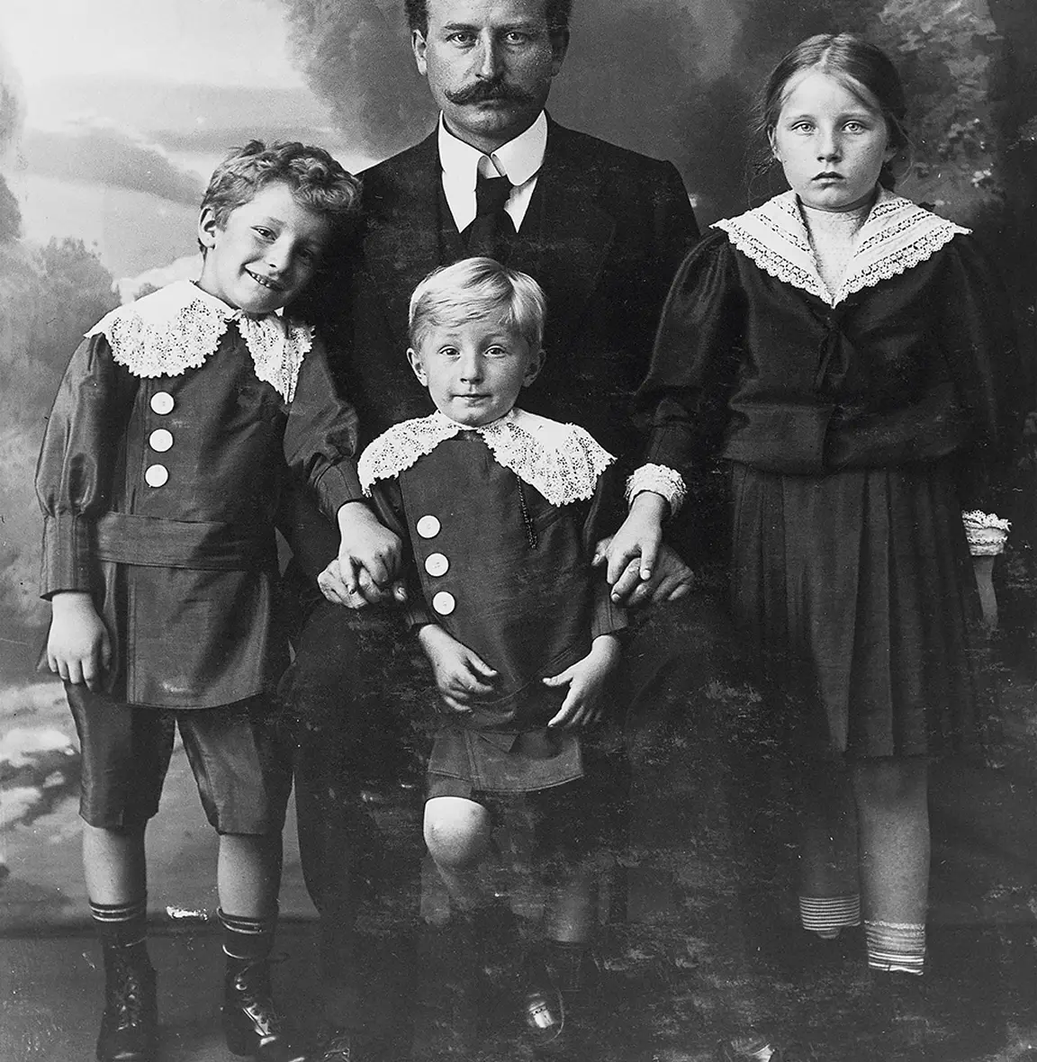 Foto von Familie Leitz - Vater mit drei Kindern