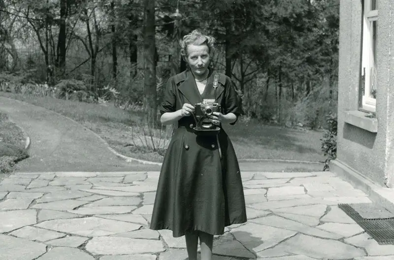 Elsie Kühn-Leitz mit Leica