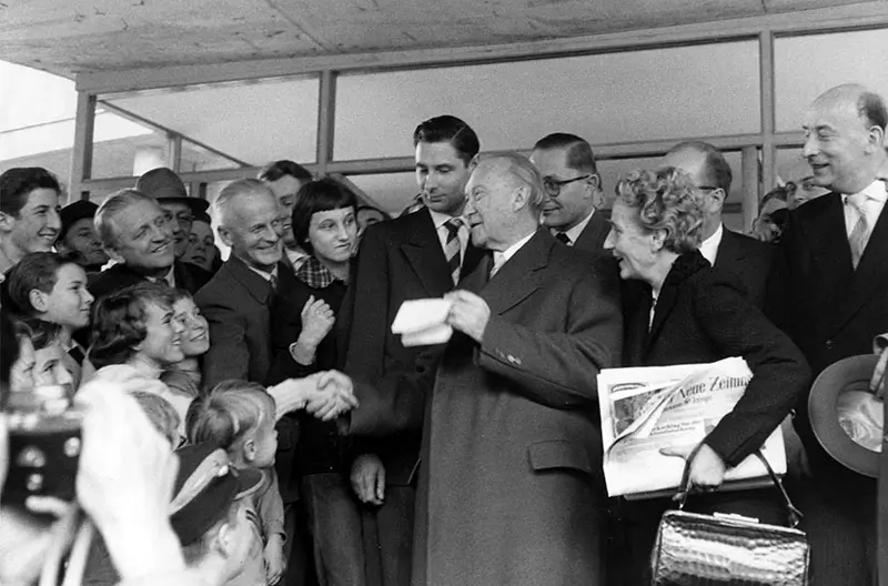 Konrad Adenauer zu Besuch bei Leitz Wetzlar 1958