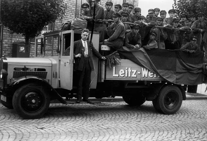 Reichsbanner Schwarz-Rot-Gold auf Leitz LKW