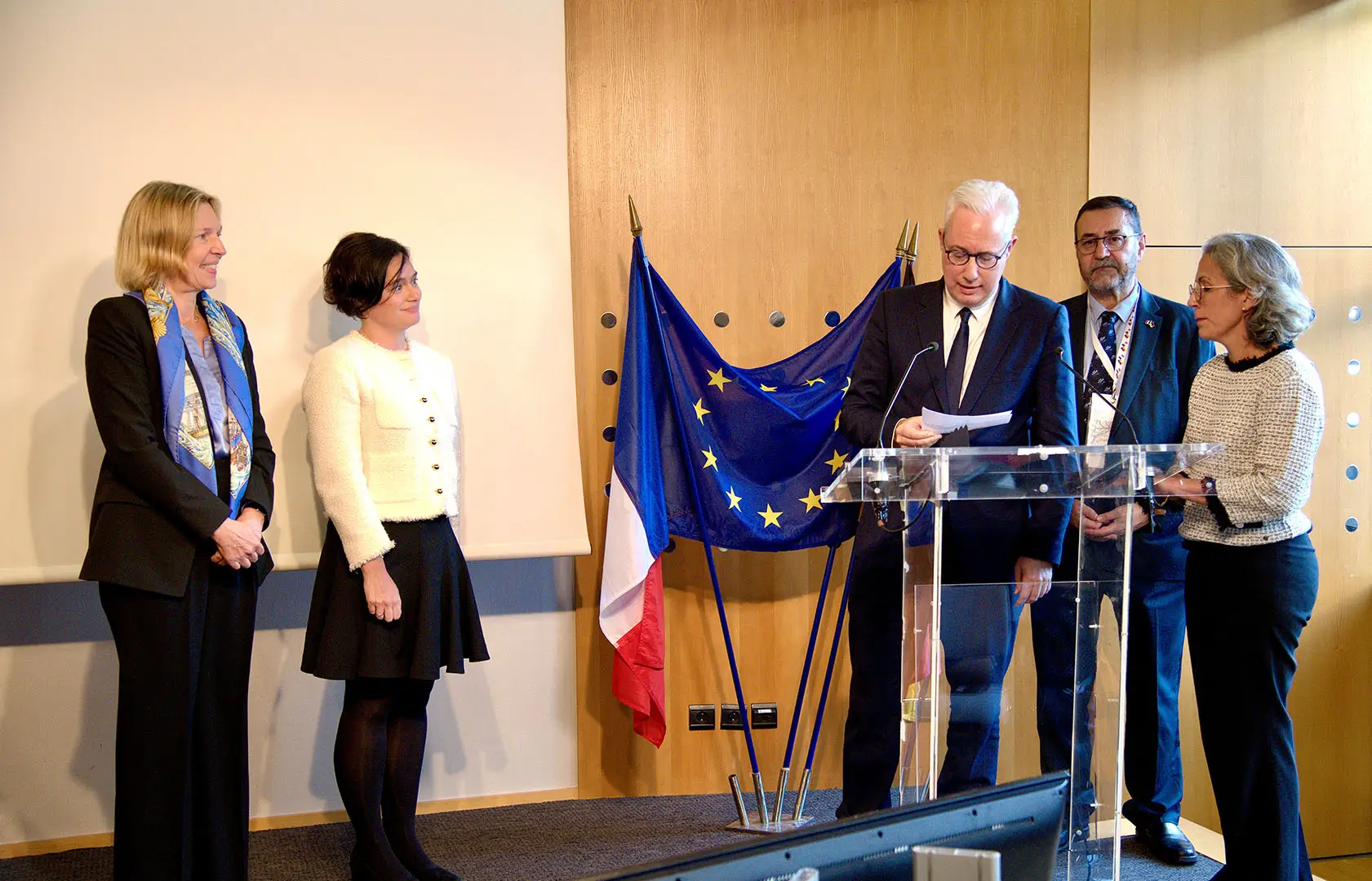 Dr. Oliver Nass hält eine Rede bei Verleihung des Elsie Kühn-Leitz Preises 2025 an Michaela Wiegel und Cécile Boutelet in Nantes